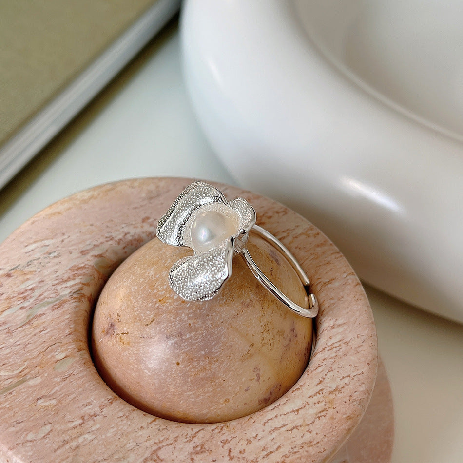 Pearl irregular flower ring